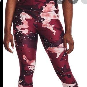 never worn under armour Women’s Project Rock printed No-Slip Ankle Crop Leggings